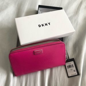 Pink wallet 😍